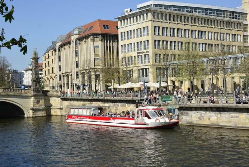Berlin: Panoramic Boat Tour with Bilingual Audio Guide - Key points to know before you book