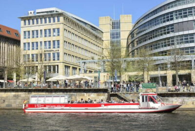 Panoramic Boat Tour with Bilingual Audio Guide