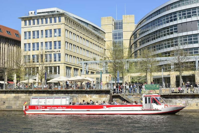 Berlin: Panoramic Boat Tour with Bilingual Audio Guide - Finding the pier near Hackescher Markt