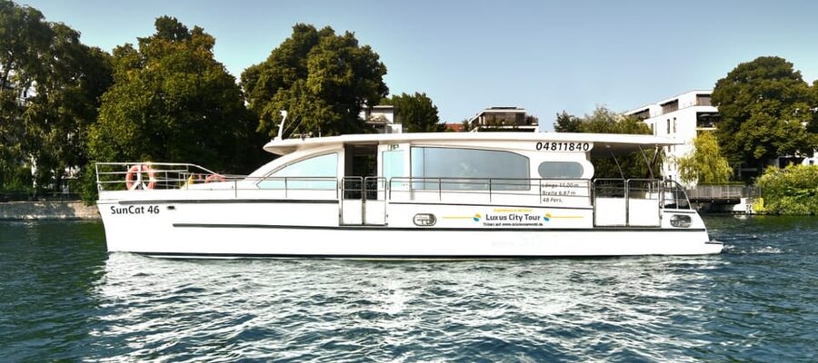Berlin: Solar Powered Sunset Catamaran Cruise & Audio Guide - Sunset light, outdoor seats, and on-board drinks