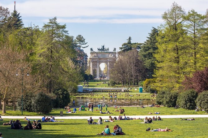 Best of Milan audio tour: From the gorgeous Duomo to Castello Sforzesco - Piazza dei Mercanti and Piazza Cordusio