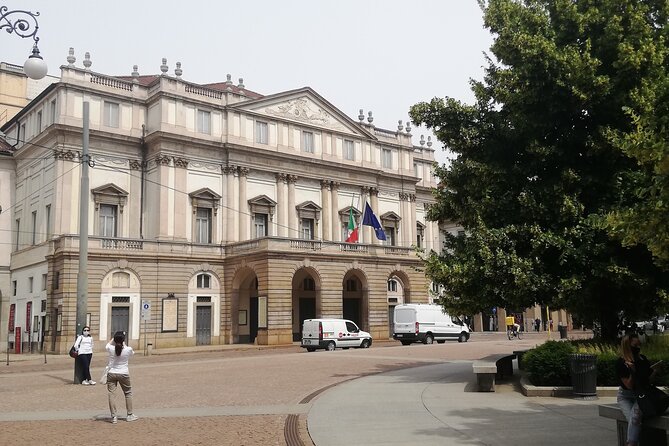 Best of Milan audio tour: From the gorgeous Duomo to Castello Sforzesco - Piccolo Teatro and the final approach to Brera