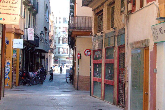 Between Two Gates: A Self-Guided Audio Tour in Valencia - Mercat Central as the natural pause point