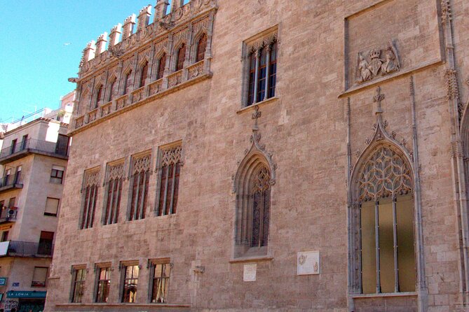 Between Two Gates: A Self-Guided Audio Tour in Valencia - From one surviving gate to another