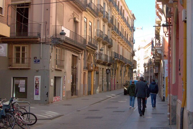 Between Two Gates: A Self-Guided Audio Tour in Valencia - How the Turia River changed Valencia