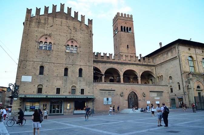 Bologna: A Self-Guided Audio Tour from Porta Galliera to Le Tre Frecce - Key points at a glance