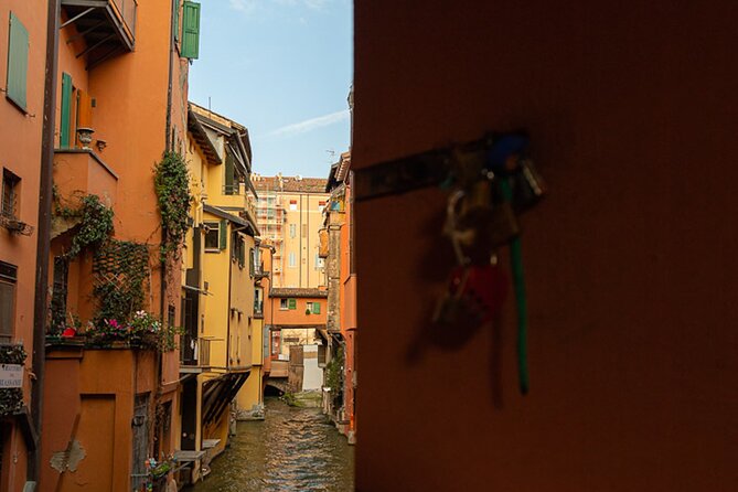 Bologna: A Self-Guided Audio Tour from Porta Galliera to Le Tre Frecce - The Whispering Gallery beneath Torre dell’Arengo