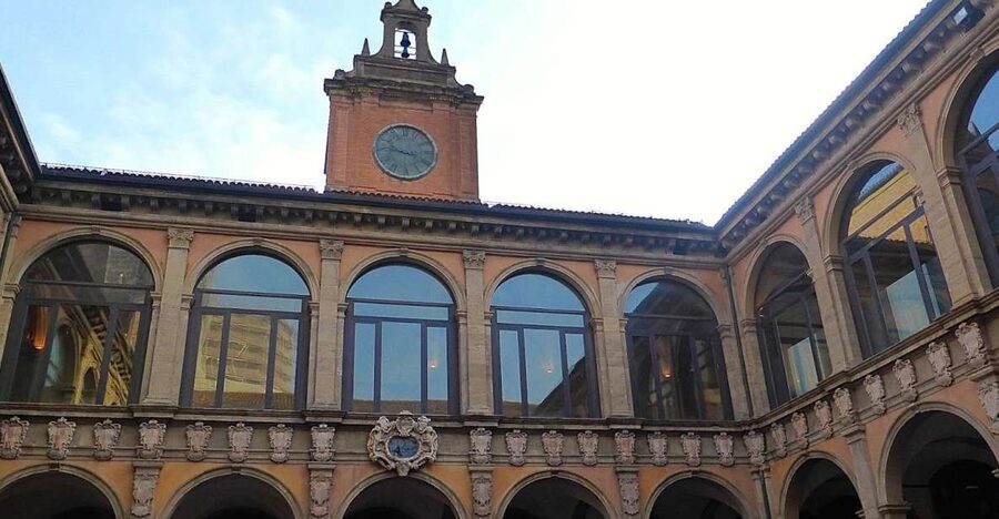 Bologna: Audio-Guided Archiginnasio Visit with Food Tasting - How the audio guide works