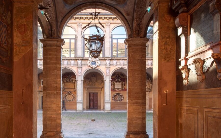 Bologna: Audio-Guided Archiginnasio Visit with Food Tasting - Who will enjoy this Archiginnasio visit?