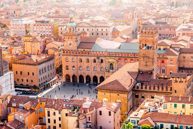 Bologna: City Walk with Audio Guide in 7 Languages on your Phone - Piazza Maggiore, the natural starting point
