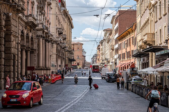 Bologna: City Walk with Audio Guide in 7 Languages on your Phone - Who should choose this Bologna walk?