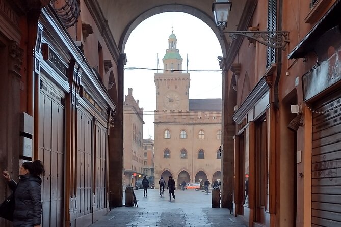 Bologna's Ancient and Recent History: A Self-Guided Audio Tour - The Two Towers and a reference to Dante