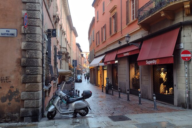 Bologna's Ancient and Recent History: A Self-Guided Audio Tour - Under Bologna’s UNESCO-listed porticos