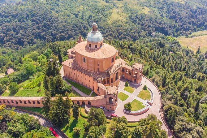 Bologna Walking Tour with Audio and Written Guide - Via dell’Indipendenza and Bologna’s porticoes