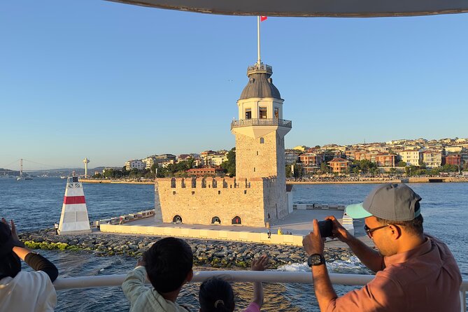 Bosphorus Daytime or Sunset Sightseeing Cruise & Audio Guide - Galatasaray Island and Rumeli Fortress