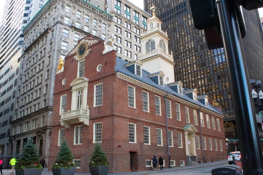 Boston: City History and Highlights Audio App Walking Tour - Starting among the gravestones at Copp’s Hill