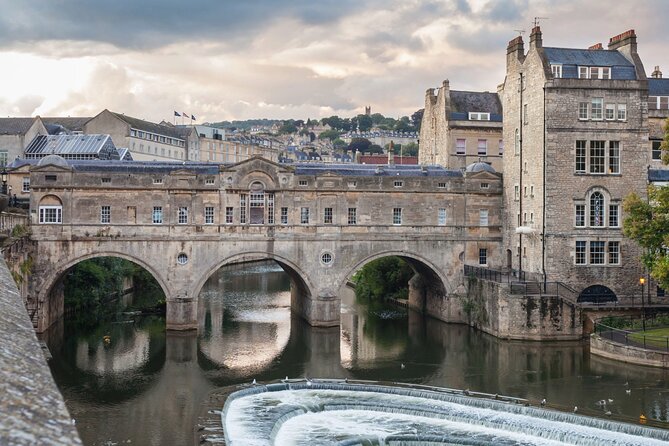 Bridgerton’s Filming Locations in Bath Audio Guide - Queen Square and the Georgian street plan