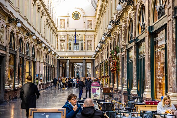 Brussels: City Walk with Audioguide in 7 Languages on your Phone - Belgian beer at A la Mort Subite