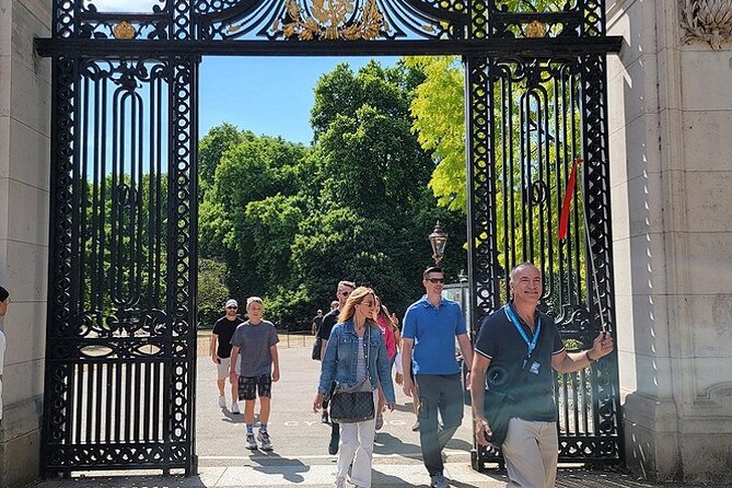 Buckingham Palace: Walking Tour with Entry & Audio Guide - Exploring the Picture Gallery and state rooms