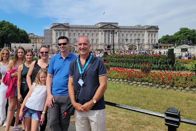 Buckingham Palace: Walking Tour with Entry & Audio Guide - What the audio guide changes