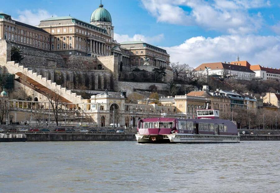 Budapest: Danube River Sightseeing Cruise with Audio Guide - Why the Danube is the right place to see Budapest