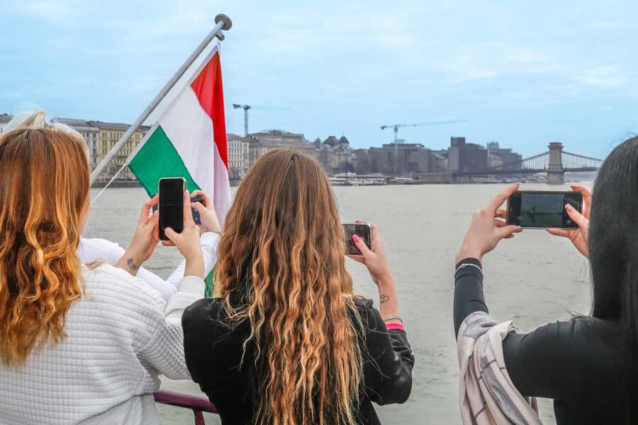 Budapest: Danube River Sightseeing Cruise with Audio Guide - Who will get the most from this cruise