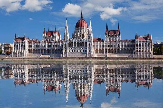 Budapest Parliament Audio Guide Tour with Danube Cruise - Getting the best boat seat and photographs