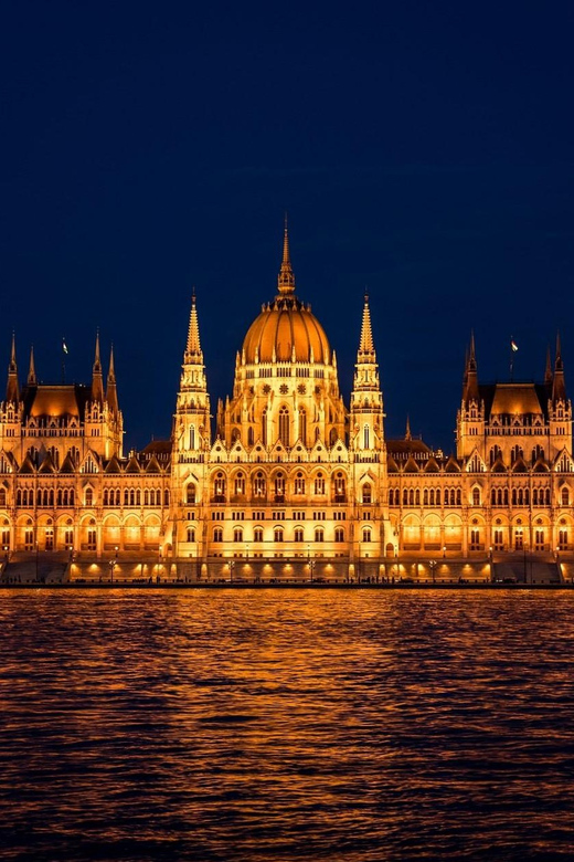 Budapest: Parliament Building Entry Ticket and Audio Guide - Passing security and entering the building