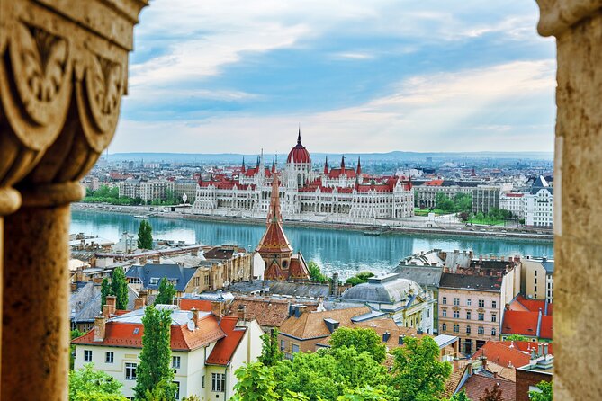 Budapest Scavenger Hunt and Highlights Self Guided Audio Tour - Start at Parliament, then get your bearings in Pest