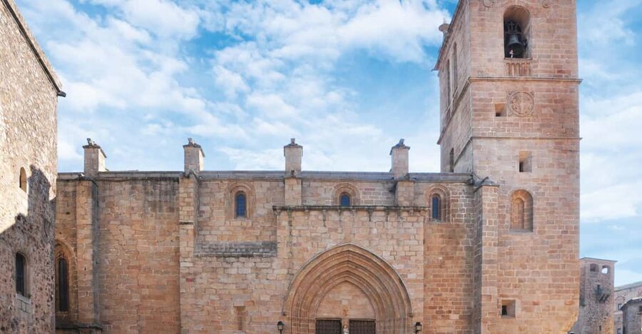 Cáceres: Concathedral of Santa Maria Ticket with Audio Guide - What You See Inside the Main Areas