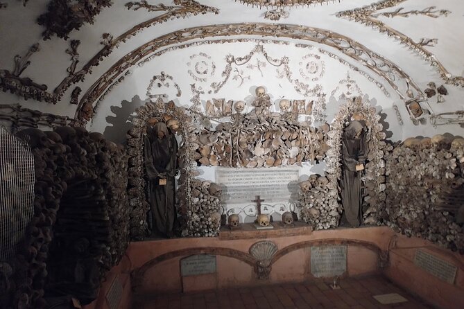 Capuchin Crypts Tour – Fast-Track, Guided or Audio - What makes the Capuchin Crypt different from Rome’s catacombs