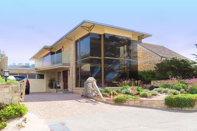 Carmel Point: A Self-Guided Audio Tour - Lincoln Green Inn Shows Carmel Point’s Storybook Side