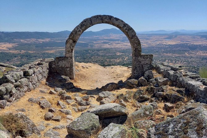 Castle of Monsanto: A Self-Guided Audio Tour of Portugal's Most Famous Site - The North Wall sets the scene