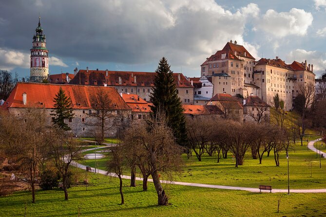 Cesky Krumlov Scavenger Hunt & Highlights Self Guided Audio Tour - Castle views and Český Krumlov Castle