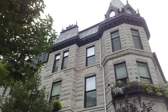 Chicago's Gold Coast Hidden History: A Self-Guided Audio Walk - Starting beside the Chicago History Museum