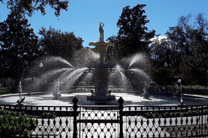 Chippewa Square to Forsyth Park: A Self-Guided Audio Tour of Savannah - How the VoiceMap app works in practice