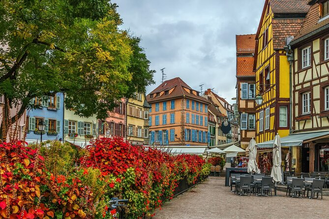 Colmar Scavenger Hunt and Highlights Self Guided Audio Tour - Fontaine Roesselmann: small details reward attention