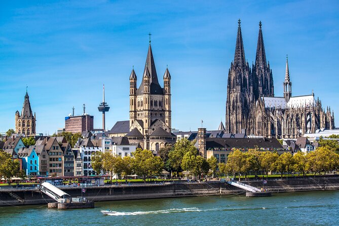 Cologne: City Walk with Audio Guide in 7 Languages on your Phone - A flexible way to meet central Cologne