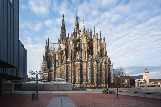 Cologne Scavenger Hunt and Highlights Self Guided Audio Tour - Cologne Cathedral sets the tone