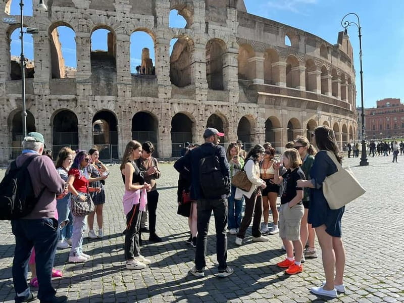 Colosseum Express Guided Tour / Forum & Palatine Audioguide - A short Colosseum visit with room to wander