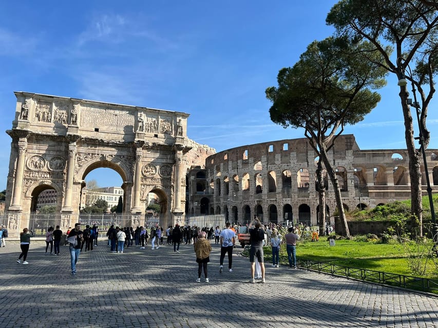 Colosseum Express Guided Tour / Forum & Palatine Audioguide - Exploring the Roman Forum with an audio guide