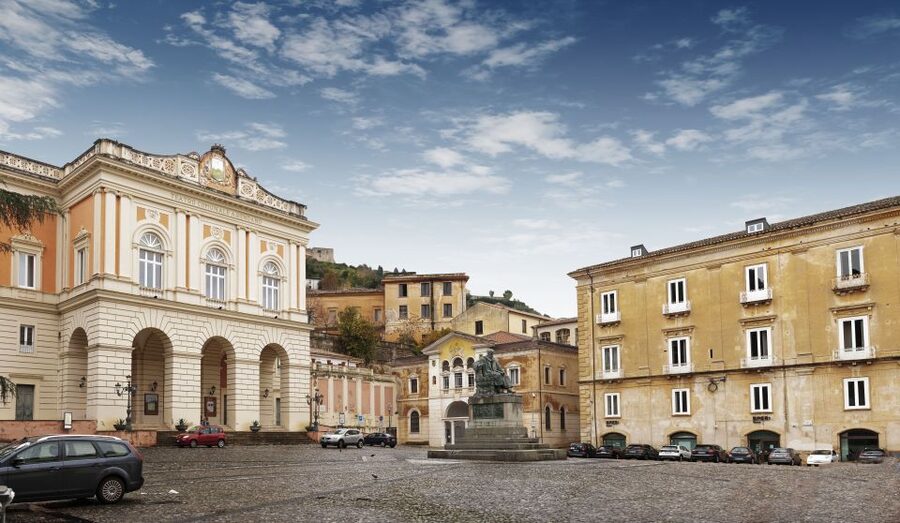Cosenza: Audio Guide of the Historic Center - How the language options affect the experience