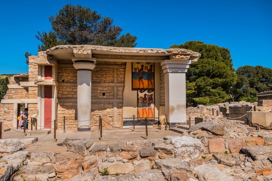 Crete: Knossos Palace Entry Ticket with Optional Audio Guide - Walking through the palace complex
