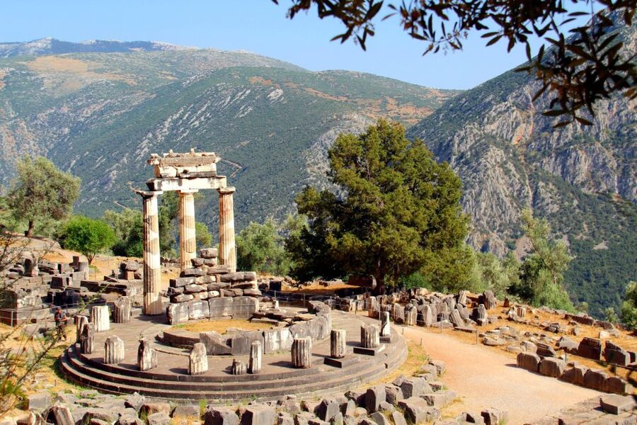 Delphi: Archaeological Site & Museum Ticket with Audio Tour - Why Delphi feels different from an ordinary ruin
