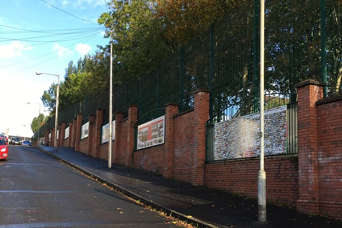 Derrie Danders: A Self-Guided Audio Tour of the Riverside and South City - Shipquay Gate and the Derry City Walls