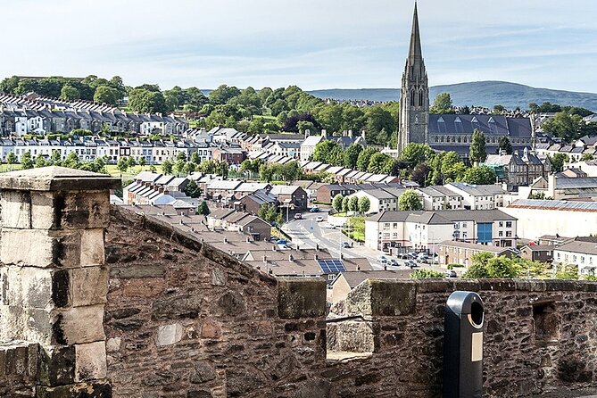 Derrie Danders: Highlights of the Walled City a Self-Guided Audio Tour - Walking Derry’s walls from the Peace Flame