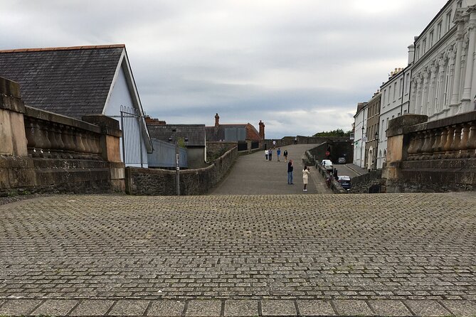 Derrie Danders: Highlights of the Walled City a Self-Guided Audio Tour - Peace Flame, walls, and the city’s changing story