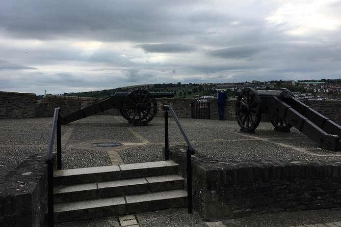 Derrie Danders: Highlights of the Walled City a Self-Guided Audio Tour - Finishing at the Peace Bridge