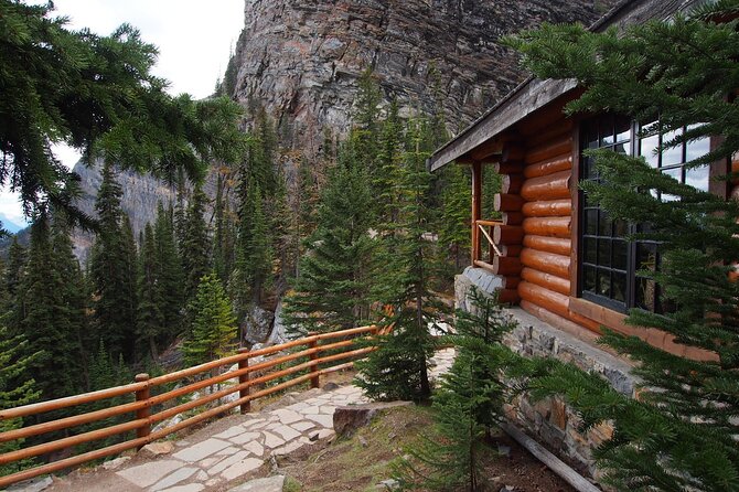 Discover the Lake Agnes Tea House Trail with an Audio Nature Tour - Starting at Lake Louise and looking toward Victoria Glacier