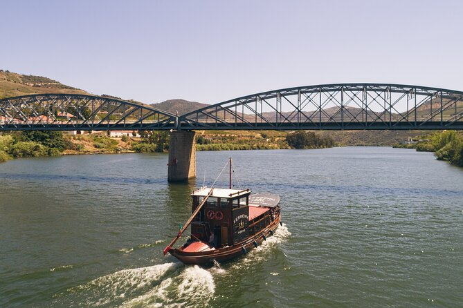 Douro Valley: Rabelo Boat Tour with Audio Guide - A Rabelo boat is the right way to see the Douro